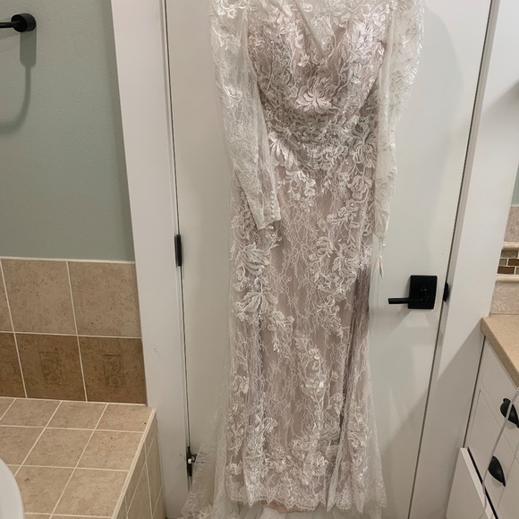 Pronovias Privee Panjin Wedding Dress - Picture 4 of 13